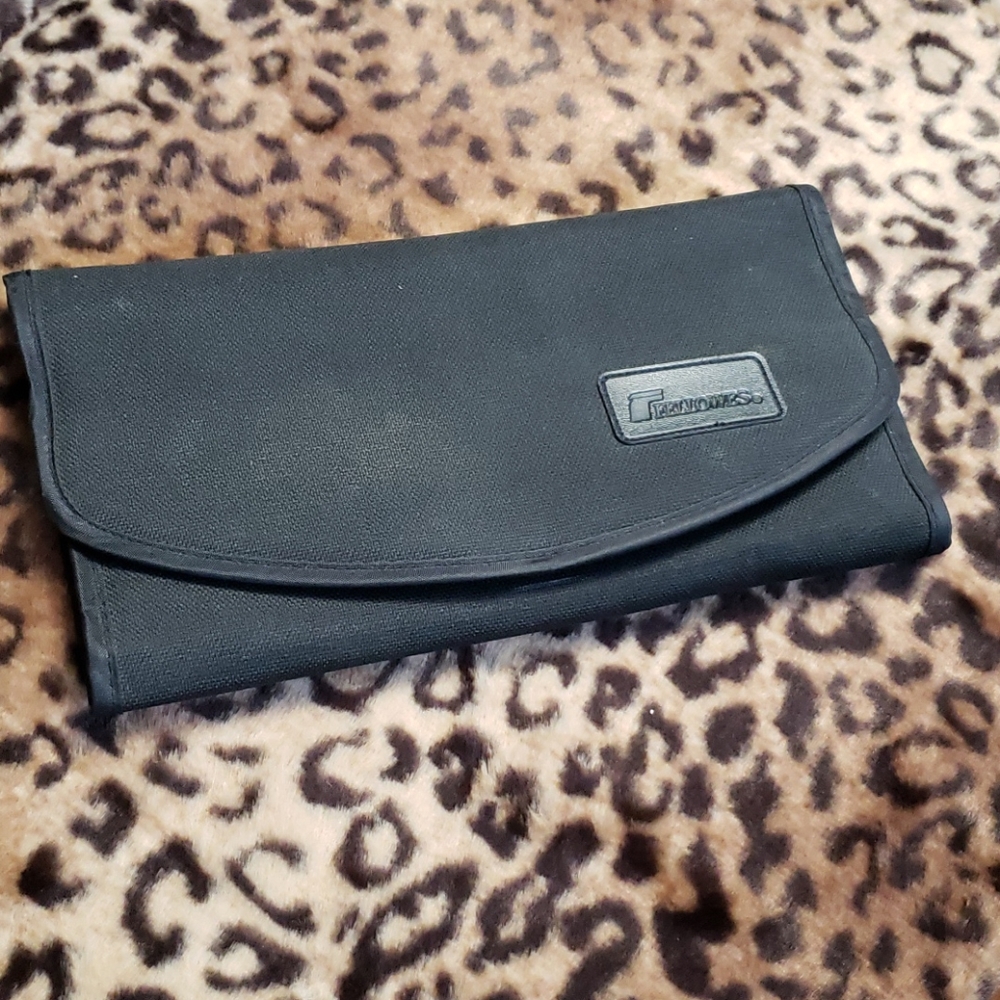 Travel trifold pouch